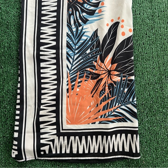 Joieš§”Silky Wide LegĀ High Waist Flowy Palm Print Palazzo Pants - Picture 3 of 9